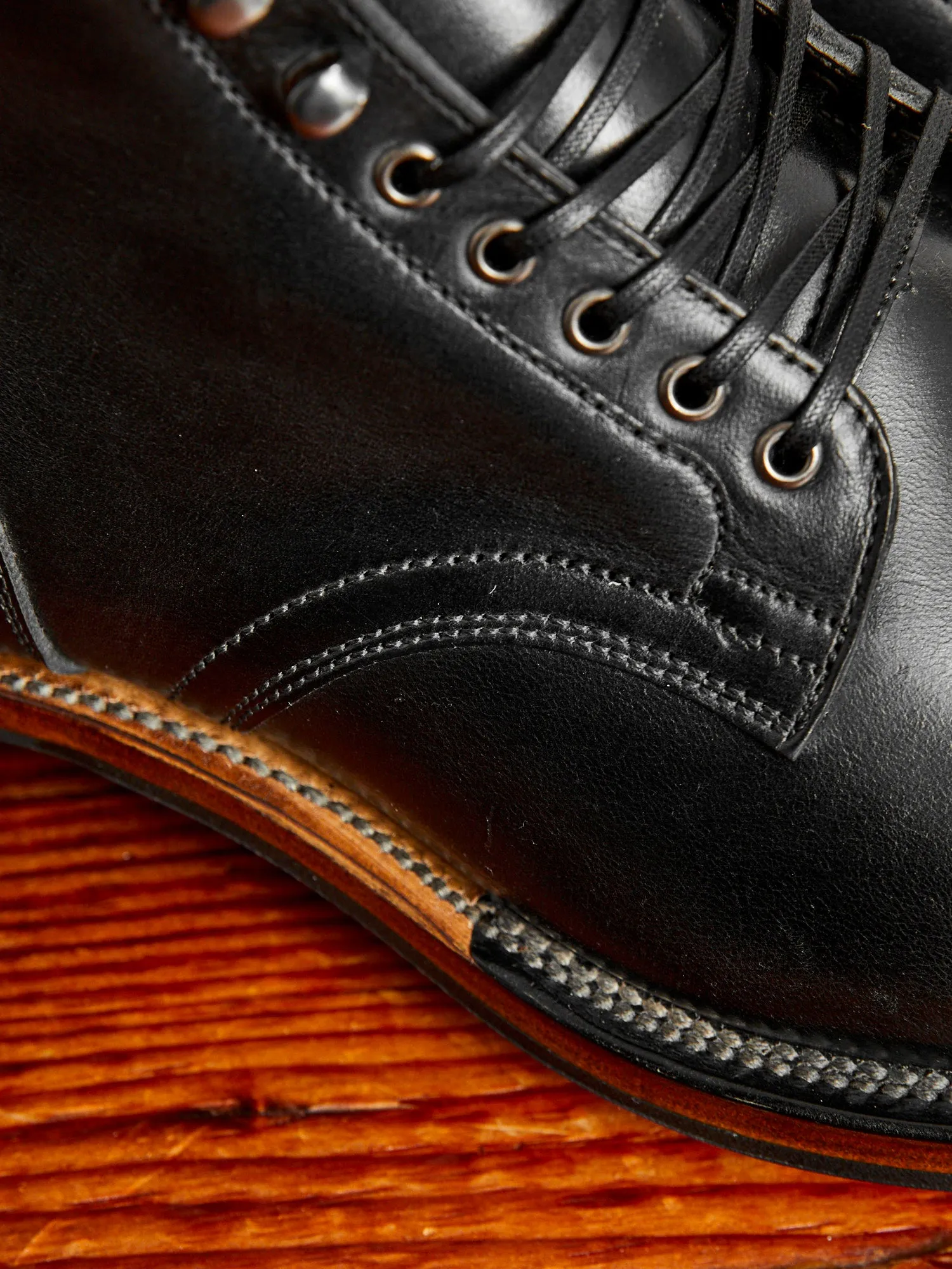 "Dark Horse" Service Boot 2040 Commando in Comipel Nero Horsehide